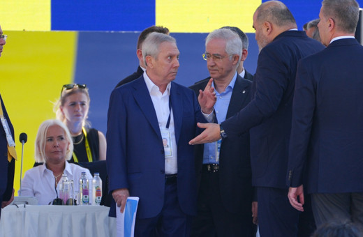 Fenerbahçe'de olaylı genel kurul! Aziz Yıldırım salonu terk etti