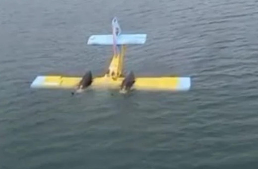 Aydın'da amfibik uçak göle sert iniş yaptı