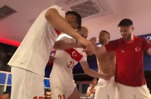 Milli futbolcuların soyunma odasındaki sevinç görüntüleri beğeni topladı