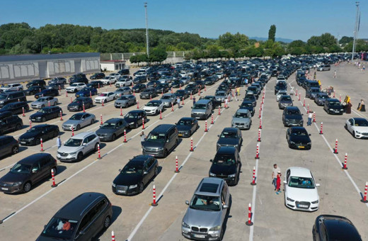 Kapıkule'den uçsuz bucaksız kuyruk! Gurbetçiler geri dönüyor
