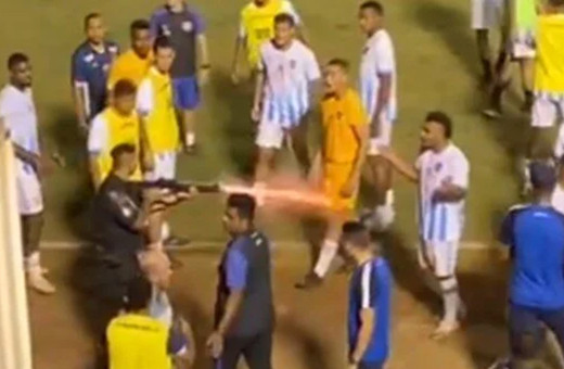 Brezilya'da yaşandı: Polis, futbolcuyu bacağından vurdu! Dünya bu görüntüyü konuşuyor