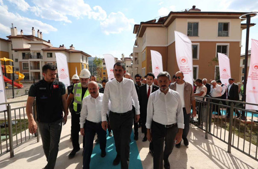 Bakan Kurum'dan Adıyaman'da deprem konutlarına inceleme