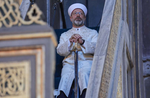 Ali Erbaş cuma hutbesini kılıçla okudu! Haniye için gıyabi cenaze namazı kılındı