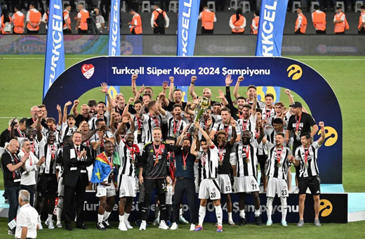 Beşiktaş, Galatasaray'ı farklı yenerek Süper Kupa'nın sahibi oldu