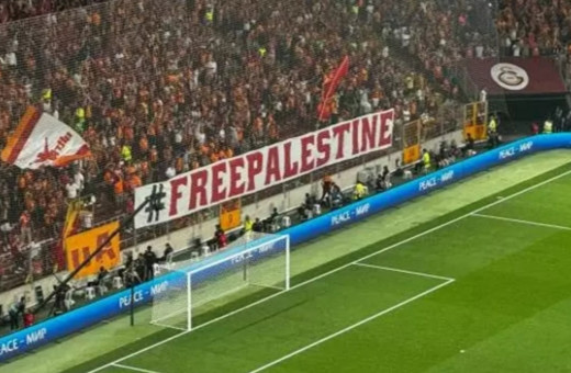 Galatasaray taraftarından anlamlı pankart: Özgür Filistin