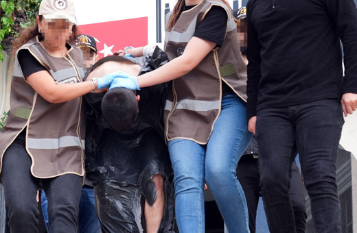 Ümraniye'de polisi şehit eden Yunus Emre Geçti'ye çöp poşeti giydirip hayvan aracına bindirdiler