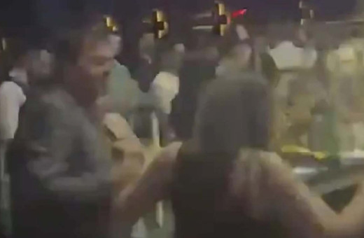 Aracında kaçak elektronik sigara bulunan CHP'li vekil eğlence mekanında görüntülendi