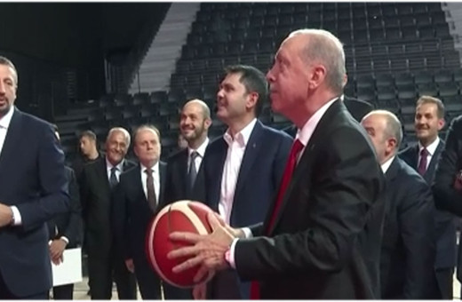 Cumhurbaşkanı Erdoğan, Basketbol Gelişim Merkezi'nde potaya atış yaptı