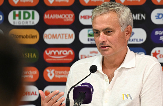 Jose Mourinho'nun laptoplu tepkisi dünyada gündem oldu: "Eşi benzeri görülmemiş hareket"