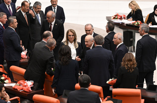 Devlet Bahçeli DEM Partililerin elini neden sıktı? Sinan Burhan'a açıkladı