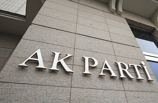 AK Parti, boykot edilen işletmenin açılışına katılan partilileri disipline sevk etti
