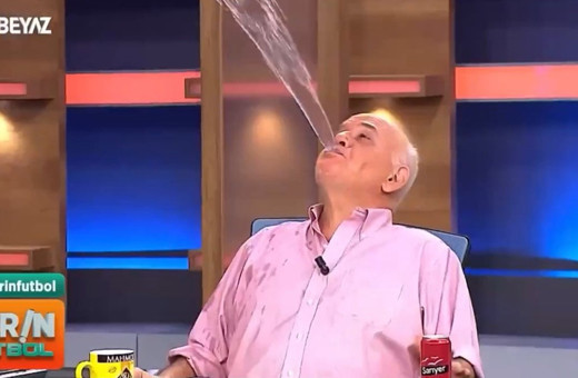 Türkiye'nin İzlanda galibiyetini Ahmet Çakar böyle kutladı: Ağzından su fışkırttı