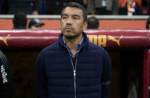 Giovanni van Bronckhorst: Galatasaray neden 9 kişi kalmadı