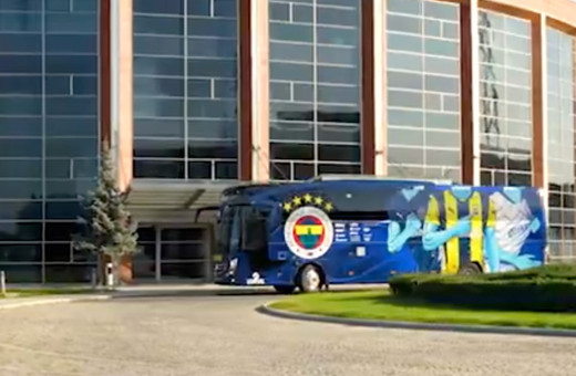 Fenerbahçe Futbol A Takımı, yeni otobüsünü teslim aldı