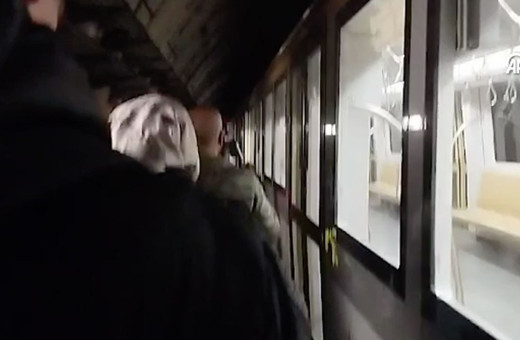 İstanbul'da 5 durağı pas geçen sürücüsüz metro, yolcularda paniğe neden oldu