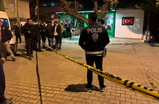 İzmir'de polise silahlı saldırı: 2'si ağır 3 polis yaralı