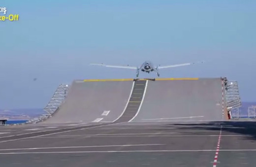 Bayraktar TB3, TCG Anadolu'ya iki kez daha başarıyla iniş kalkış gerçekleştirdi