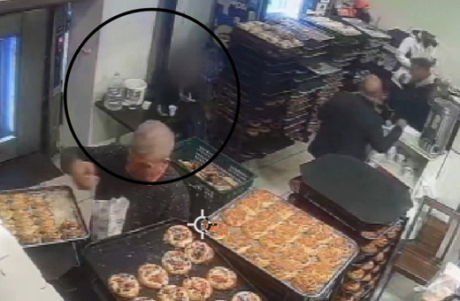 Hatay'da "üşümesin" diye fırına alınan kadın, cep telefonu çaldı