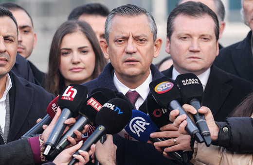 Özgür Özel, tutuklu Ahmet Özer'i cezaevinde ziyaret etti