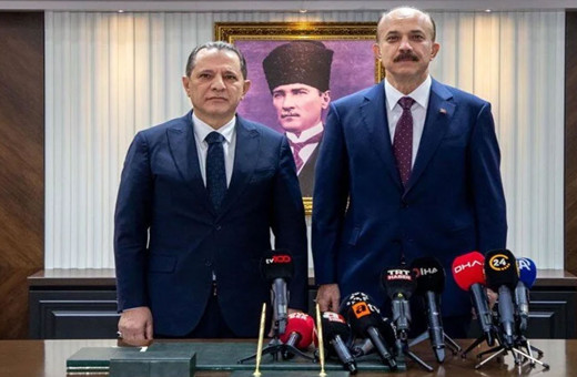 İstanbul Emniyeti’nde devir teslim töreni: Yeni Emniyet Müdürü Selami Yıldız’dan ilk mesaj