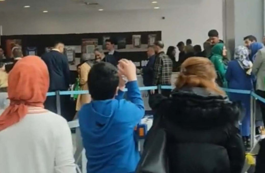 Ankara Kitap Fuarı'nda Hasan Doğan'a yoğun ilgi