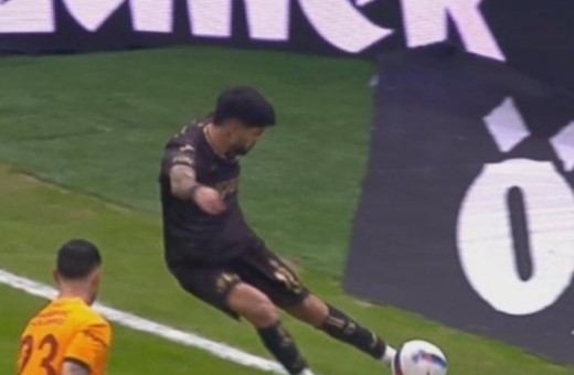 Galatasaray'dan maç sonu olay paylaşım! O pozisyon...