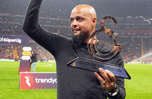 Galatasaray, Felipe Melo'ya plaket verdi