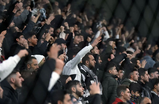Beşiktaş taraftarı maç sonu isyan etti! Futbolcular ıslıklandı