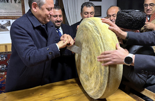 CHP Genel Başkanı Özel, Kars'ın Boğatepe köyünü ziyaret etti