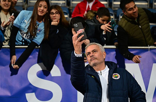 Jose Mourinho'dan Kasımpaşa taraftarına jest!
