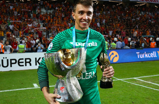 Fernando Muslera'dan Galatasaray'a sözleşme cevabı
