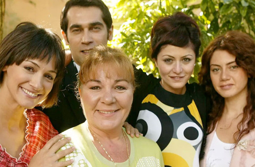 Yaprak Dökümü'nün Neyyir Hanım'ı Bedia Ener Öztep, hayatını kaybetti