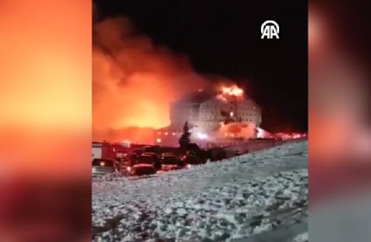 Kartalkaya Kayak Merkezi'nde otelde çıkan yangının ilk anları cep telefonuyla görüntülendi