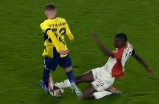 Fenerbahçe'de kırmızı kart isyanı! Ayağı kırılacaktı