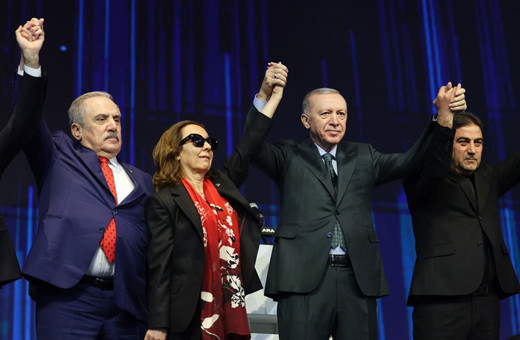 AK Parti 8. Olağan Büyük Kongresi'nde 3 milletvekili partiye katıldı