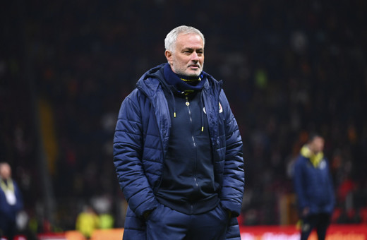 Mourinho'dan derbi yorumu: Herkes maymun gibi zıplıyordu