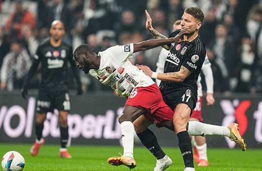 Beşiktaş tribünlerinden TFF'ye derbi mesajı: Derbide Türk hakem istemiyoruz