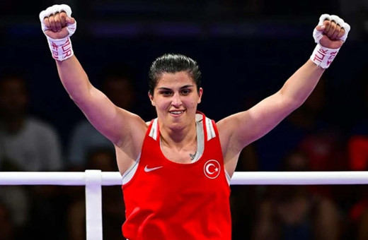 Milli boksör Busenaz Sürmeneli dünya şampiyonu