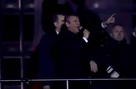 Özgür Özel'den İstanbul Valisi Gül'e biber gazı tehdidi