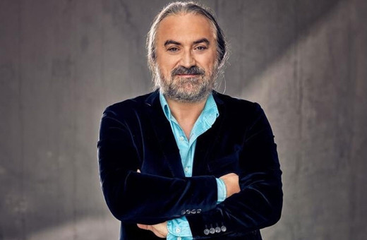 Ünlü sanatçı Volkan Konak, sahnede fenalaştı