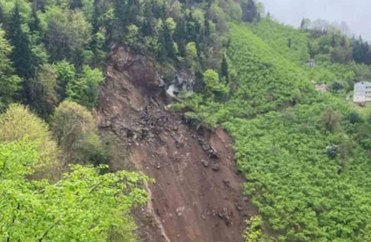 Trabzon'da heyelan! Mahalle yolu ulaşıma kapandı