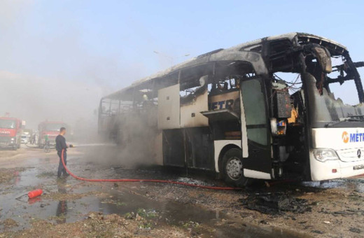 Seyir halindeki yolcu otobüsü alev aldı