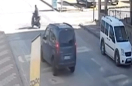 Uşak'ta motosiklet sürücüsünün öldüğü kaza kamerada