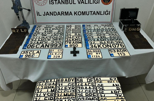 İstanbul'da operasyon! 5 milyon liralık sahte plaka ele geçirildi