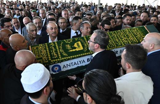 Mevlüt Çavuşoğlu'nun babası Osman Çavuşoğlu son yolculuğuna uğurlandı