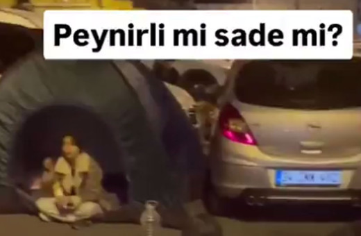Esenler'de ev kadınları geceyi sokakta geçirenlere gözleme yaptı