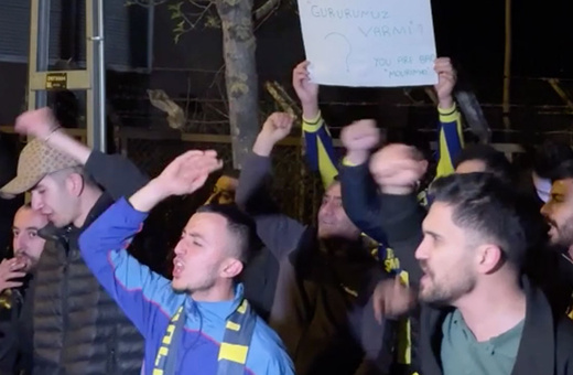 Fenerbahçe yenildi taraftar çıldırdı Samandıra'da taraftar böyle isyan etti