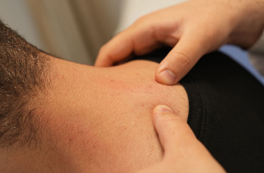 Çağımızın hastalığı tekno boyun! Cep telefonu ve tablet kullananlar dikkat, uzmanından kritik uyarı