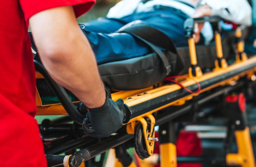 Mardin'de dere yatağına düşen otomobildeki 3 kişi yaralandı