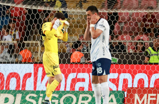 Fenerbahçe küme düşmesi kesinleşen Hatayspor'dan 4 gol yedi taraftarı utandırdı